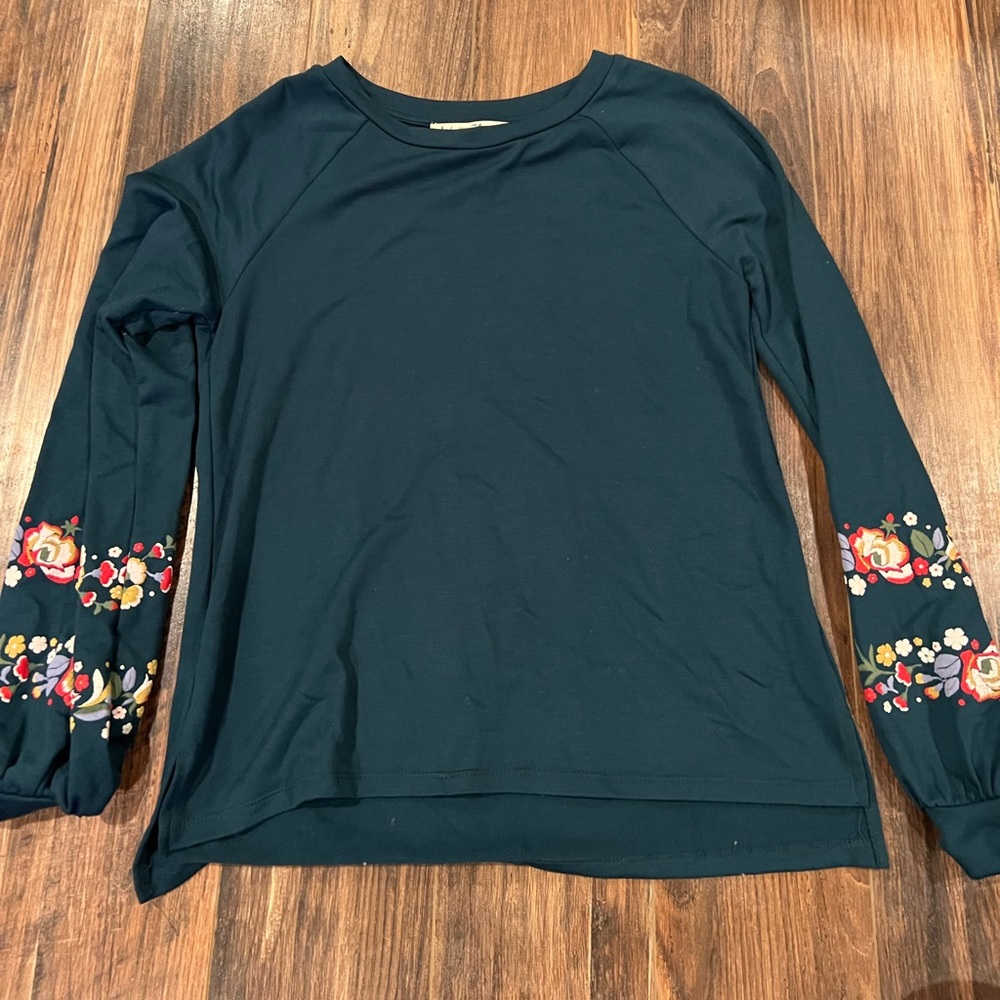Small, Woman’s top, Green with floral on bottom sleeve, like new